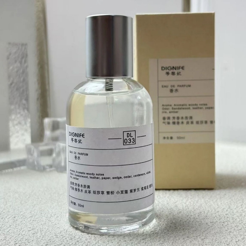 Perfume Fragrance Lab - ブランド+ サンダルウッド香水 50ml、レザーセダーウッディノート、長持ちする軽やかでフレッシュなナチュラルな香り、ラボラトリー製造のユニセックスフレグランス