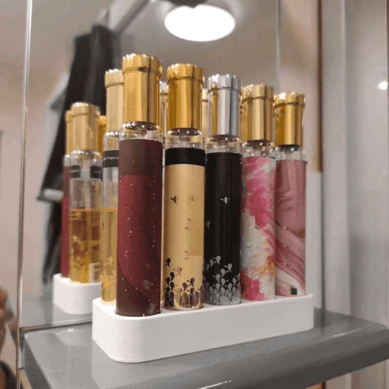香水オーガナイザースタンド マルチスロット コロンバイアル棚 - Perfume Fragrance Holder のレビューと価格